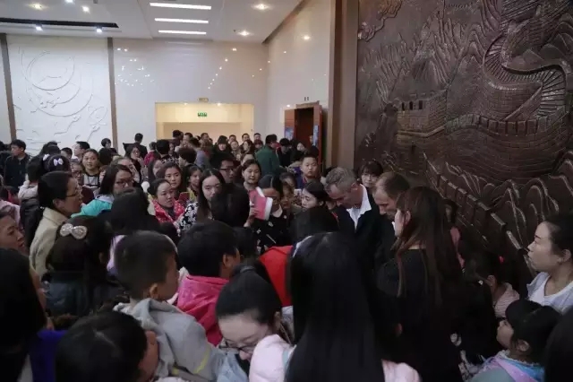 與披頭士樂(lè)隊(duì)隔空同奏德國(guó)國(guó)寶博蘭斯勒鋼琴-德國(guó)歐米勒孖寶瘋狂鋼琴總動(dòng)員中國(guó)站完美落幕