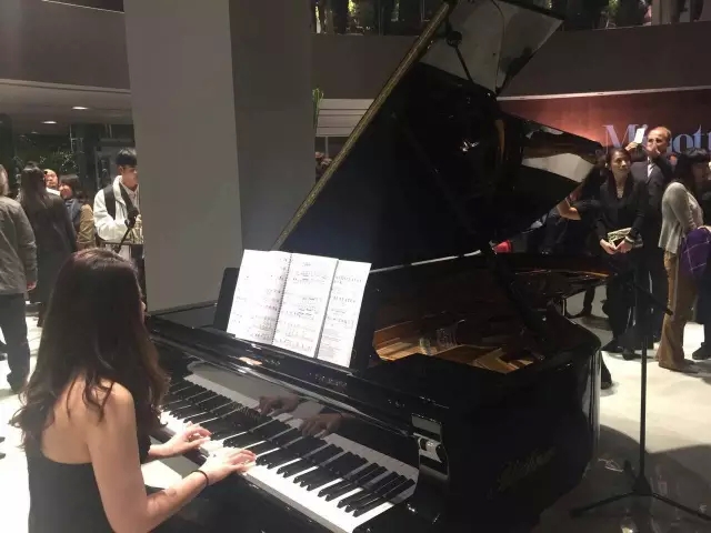 德國(guó)國(guó)寶博蘭斯勒鋼琴驚艷亮相意大利頂級(jí)家俬奢侈品牌MINOTTI全球最大旗艦店落成儀式