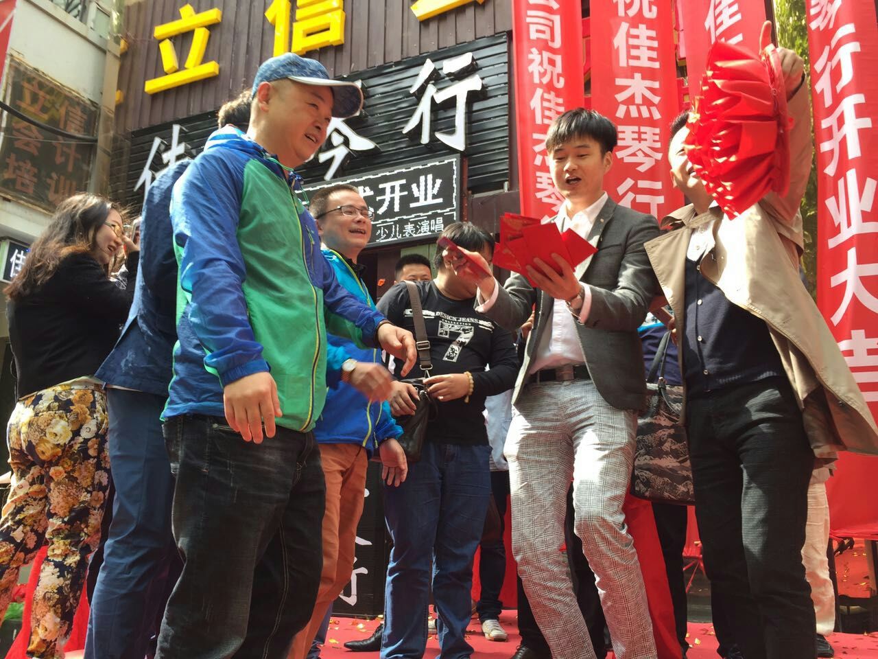 琴行新銳攜手德國(guó)國(guó)寶博蘭斯勒鋼琴共繪音樂事業(yè)藍(lán)圖